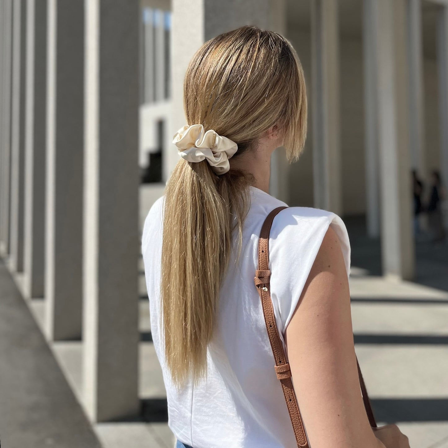 Large Scrunchie Beige
