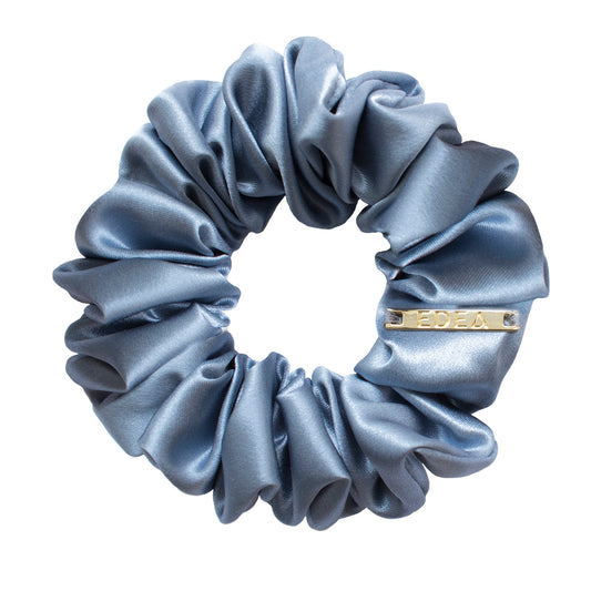 Medium Scrunchie aus Seide Blau